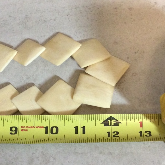 Square Ivory graduated bead necklace - Picture 10 of 10